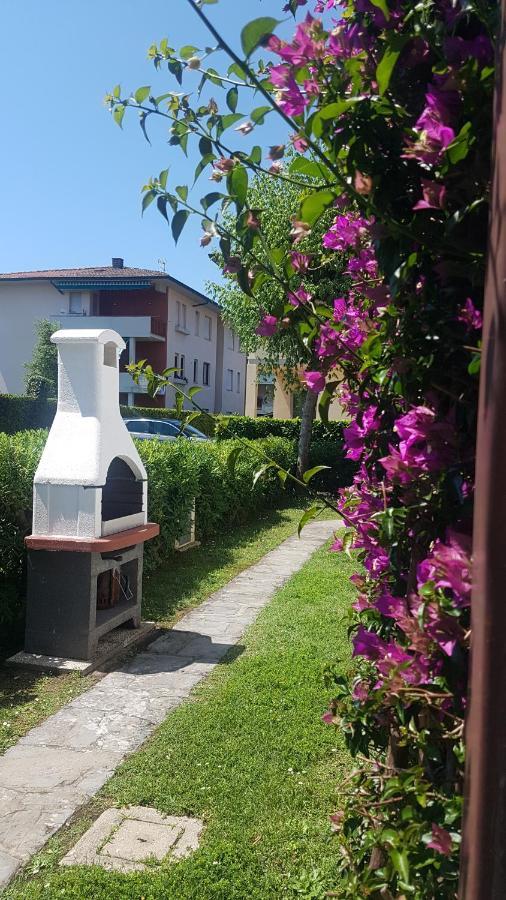 Villetta Cinquale Versilia Buitenkant foto