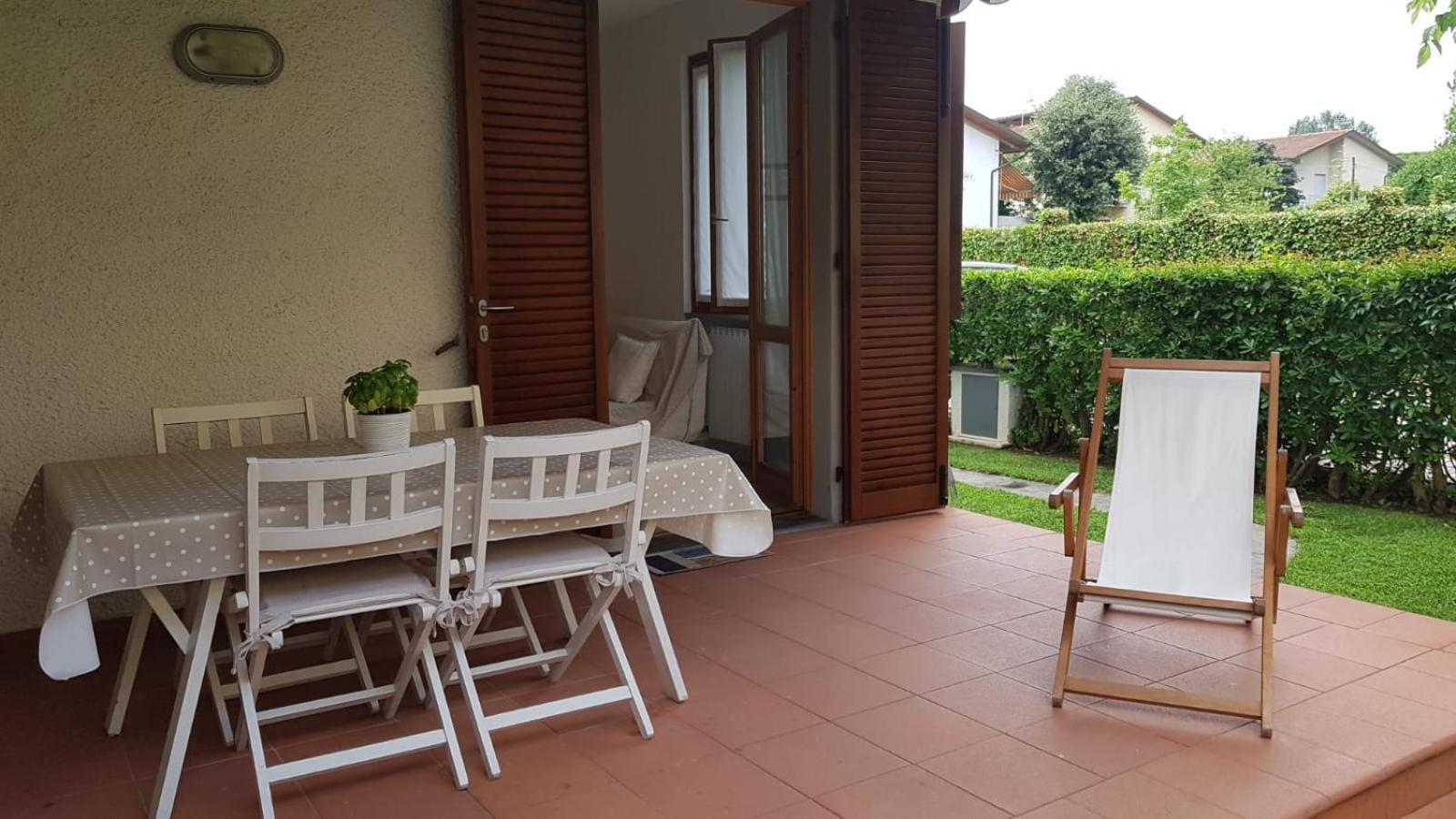 Villetta Cinquale Versilia Buitenkant foto