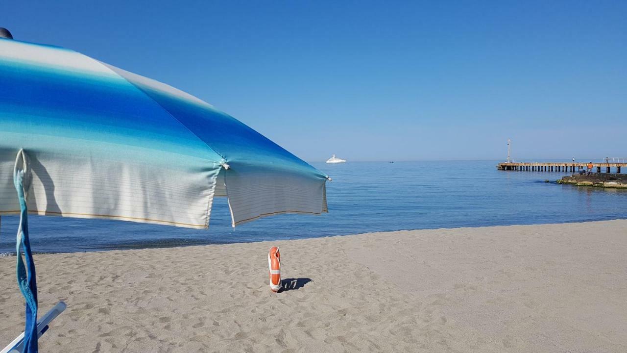 Villetta Cinquale Versilia Buitenkant foto