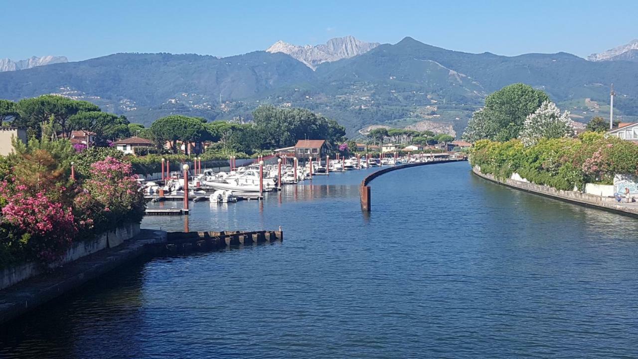 Villetta Cinquale Versilia Buitenkant foto