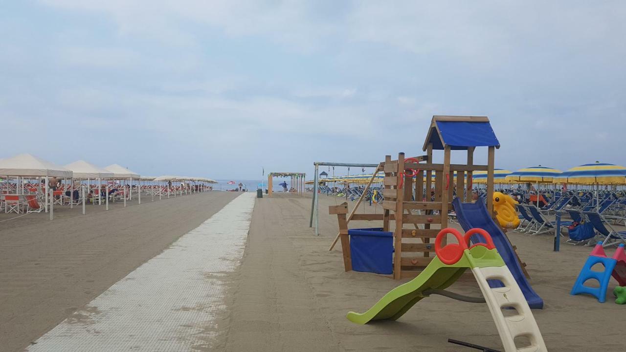 Villetta Cinquale Versilia Buitenkant foto